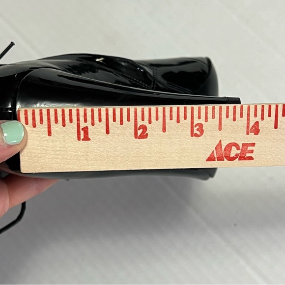 MARC JACOBS Black Patent Leather Cutout Mary Jane EU 37.5 US 7 lace-up Heel Pump - Picture 7 of 7